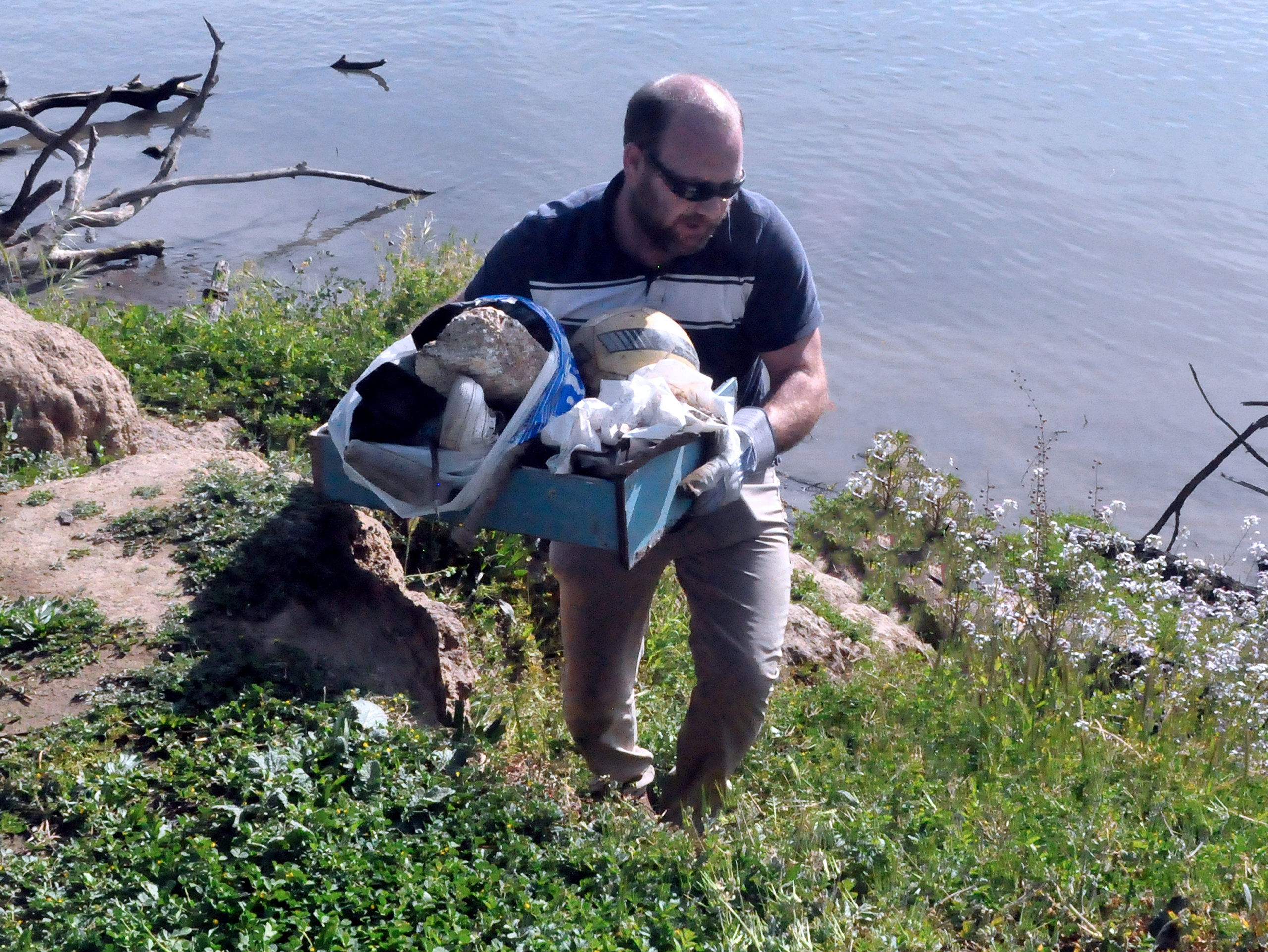 Bobby_Trash CTS CEO Bobby Reed cleaning trash